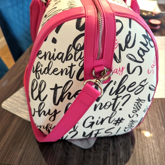 Sassy Jones Pink and Cream Travel Bag - Picture 3 of 7